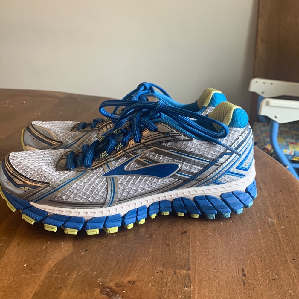 Brooks GTS Adrenaline 8
